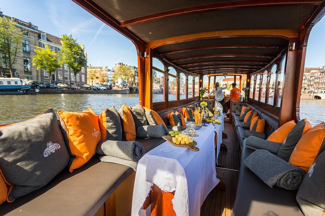  Amsterdam Canal Cruise in Classic River Boat With Drinks & Dutch Cheese